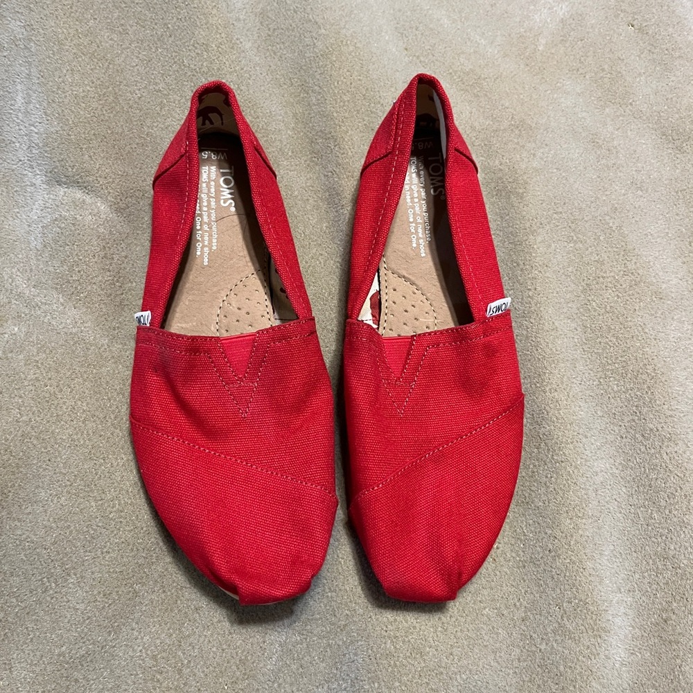 Toms Red Classic Canvas Flats Size 8.5